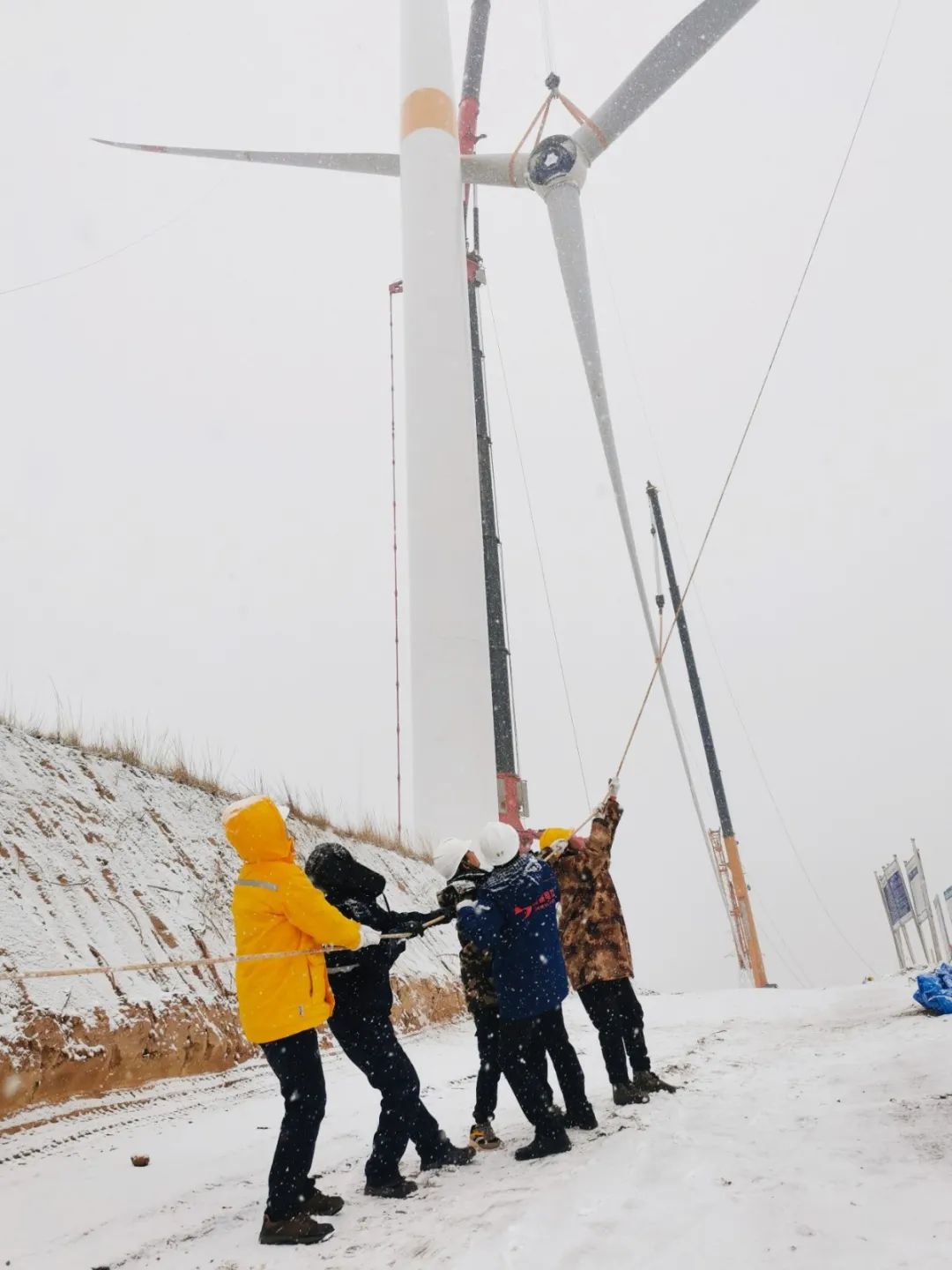 战风雪，斗严寒！pg电子游戏试玩电力冒雪奋进促工期